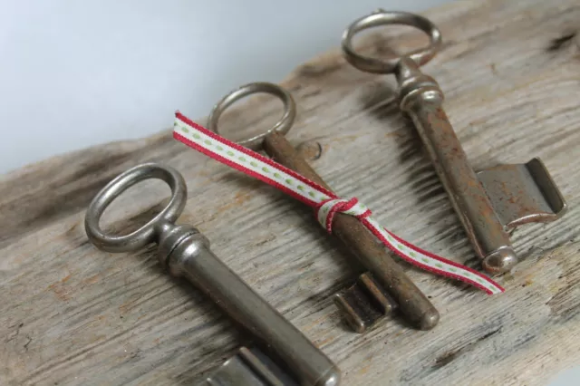alte antike Schlüssel massiv schwer rostig  3 Stück L 8-9 cm Shabby Chic 2