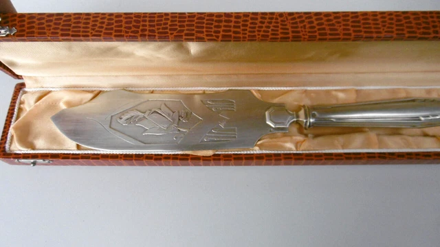 PELLE A TARTE EN METAL ARGENTE POINCON L H AVEC