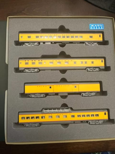 Kato N Scale 106-024 Union Pacific Smooth Side Passenger Cars 4 Car Set