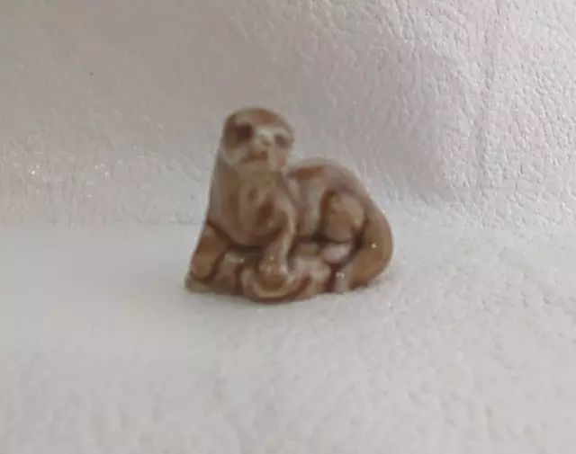 Red Rose Tea Wade Collectible Ceramic Otter Miniature Figurine Animals