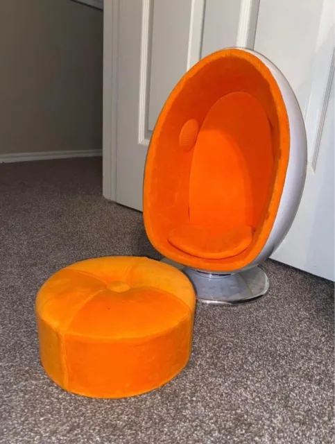American Girl Julie's White and Orange Egg Chair Retro 1970s Working Speakers