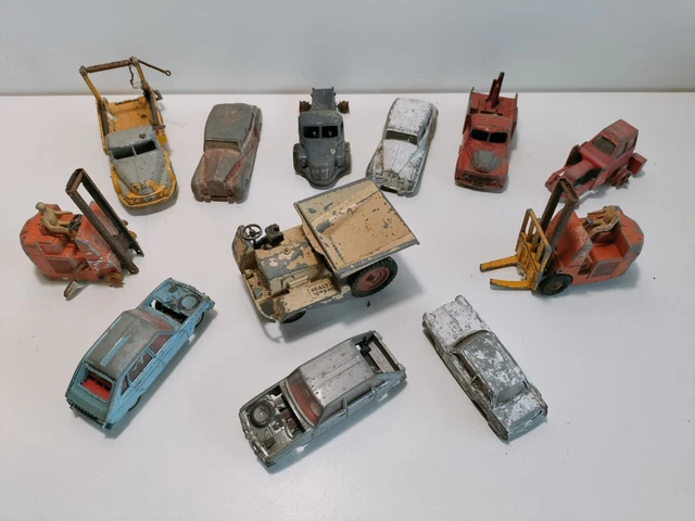 Lot De 36 Miniatures Dinky Toys 1:43 – à Restaurer Ou Pour Pièces