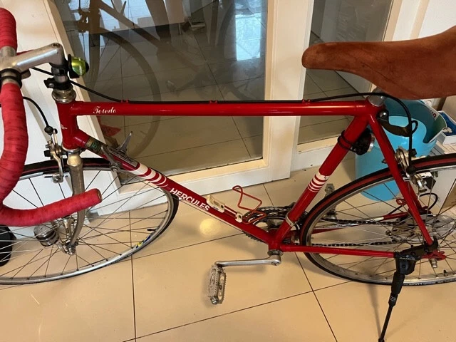 Herkules Rennrad mit Wildleder-Sattel, leichter Rahmen