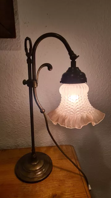 Schöne antike Tischlampe Jugendstil / Art Deco, rosa Blütenform