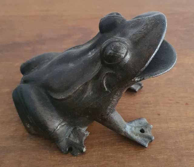 RARE ANCIENNE GRENOUILLE Plomb de Vienne Nuremberg Signée ROGER EUR 19