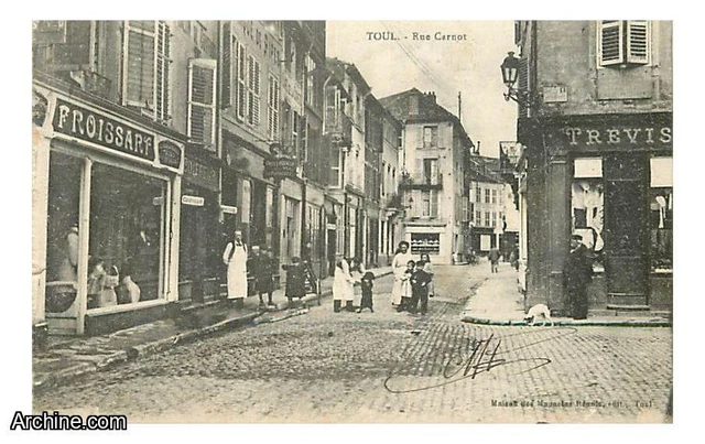 54 - Toul - Rue Carnot - anime - correspondence - travelled in 1919 - CPA - see