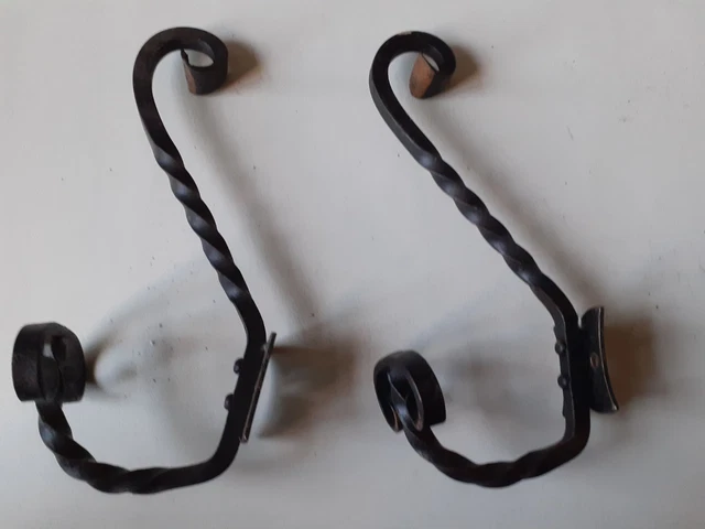 Porte manteau mural en fer forgé XX siècle Hauteur:1,75 cm
