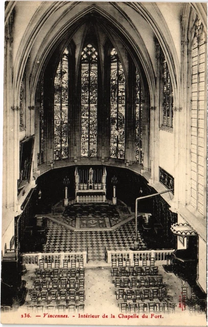 CPA Vincennes Interieur de la Chapelle du Fort (1346996)