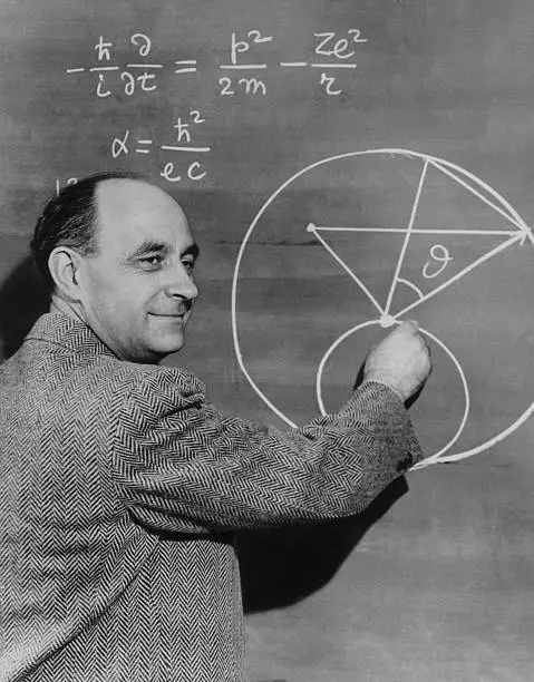 ITALIAN-BORN PHYSICIST DR Enrico Fermi draws a diagram a blackboa- 1942 ...
