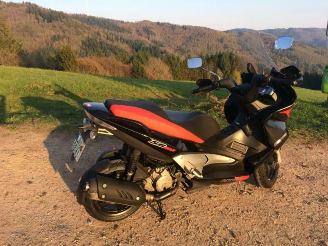 aprilia sr max 125