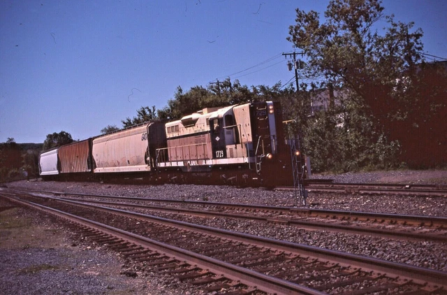 Duplicate Railroad Train Slide Massachusetts Central GP-9  #1729  05/2008 Palmer