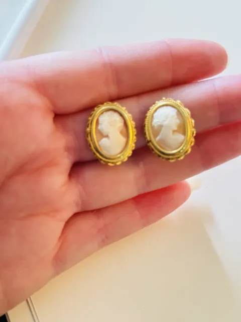 Cameo VTG Carved Shell Earrings Clip Oval Victorian Style Gold Tone Natural Real