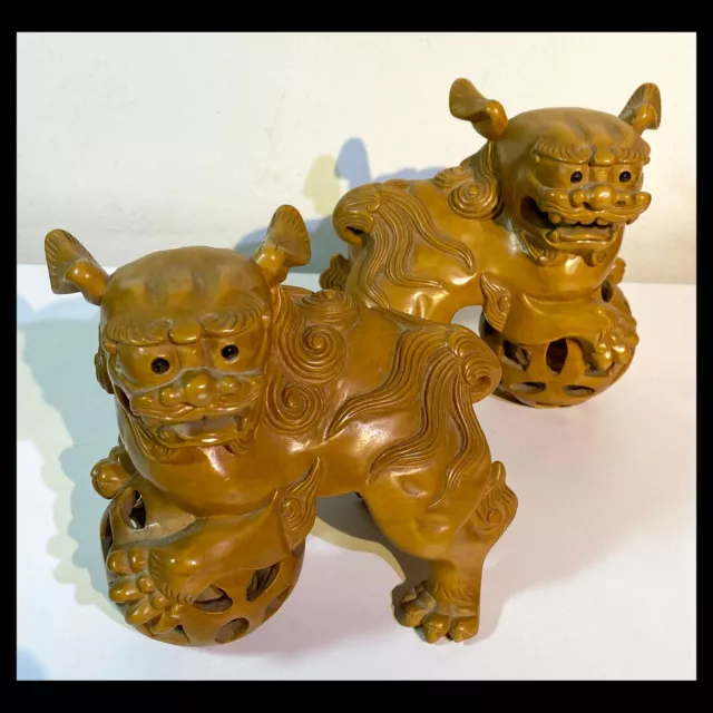 PAIR Vtg CHINESE HAND-CARVED WOOD FOO DOG LION w/ ROLLING BALLS PUZZLE