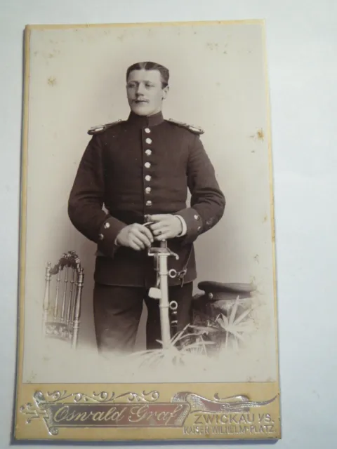 Zwickau i. S. - stehender Soldat in Uniform mit Säbel Epauletten Offizier / CDV
