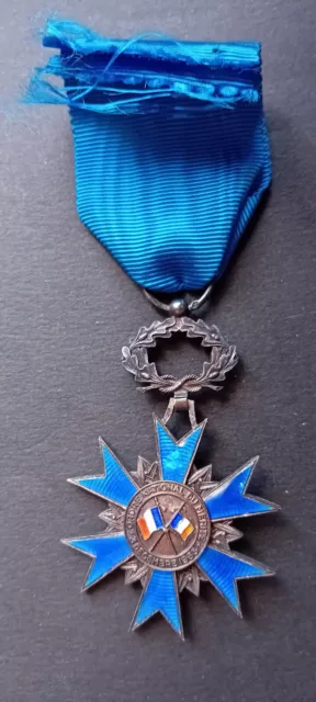 Ordre National du Mérite. Chevalier en argent. Fabrication Chobillon. 2