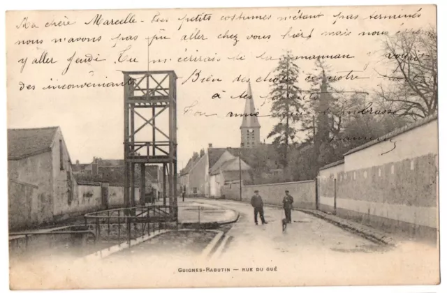 CPA 77 - GUIGNES RABUTIN (Seine et Marne) - Rue du Gué (petite animation)