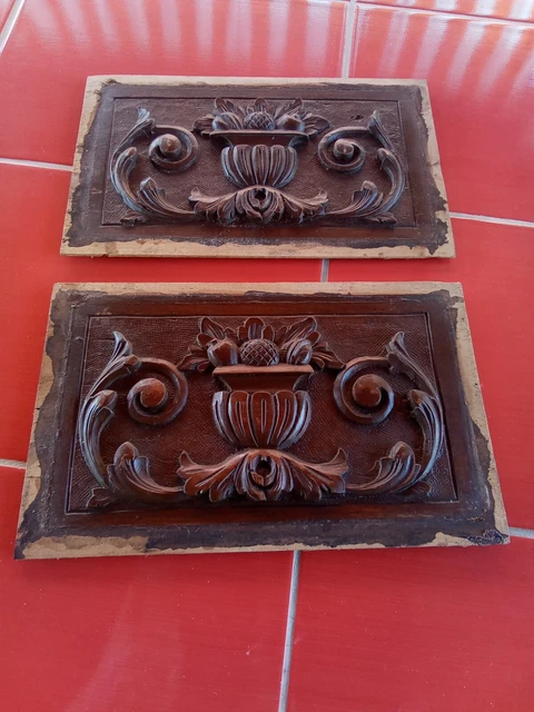 Lotto Di 2 Pannelli In Legno, Interamente Intagliati A Mano, Epoca 800. (1-M)