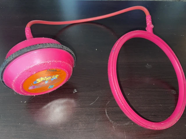 VTG 2001 Tiger Electronics Hasbro pink & Black Counting Skip It Jumper Toy.