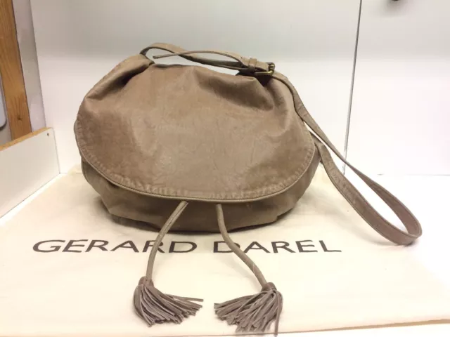 TBE Sac gerard darel Proche Modèle Pom Bag En Cuir D Agneau Beige Marron Camel