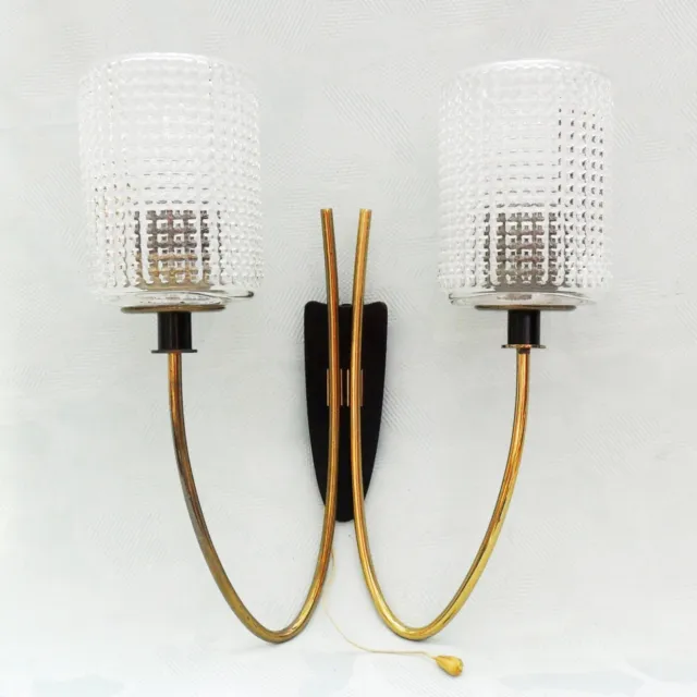 Schöne zweiflammige Wandlampen aus den 60er Jahren sehr elegant mit Glasschirmen