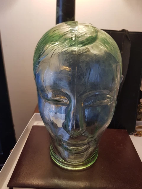 Viste-lo Tête de Mannequin décorative. Tête en recyclé. Présentoir pour Accessoires en Verre. Support de Casquettes, Casques, etc. Fabriqué en Verre recyclé. (CRÂNE