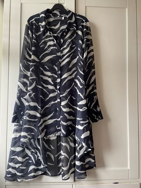 Mint Velvet Animal Print Dipped Hem Blouse, Size 14, the Nadine blouse. Mint Velvet Animal Print Dipped Hem Blouse, Size 14, the Nadine blouse.