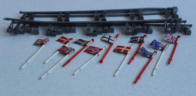 Lot 8 barrières & drapeaux circuit routier  " SCALEXTRIC  MECCANO "  pas JOUEF