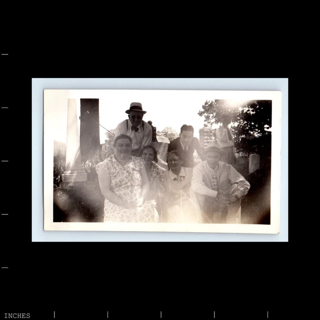 Old Vintage Photo ABSTRACT GHOST LIGHT HAUNTED CEMETERY MEN WOMEN GROUP PICTURE
