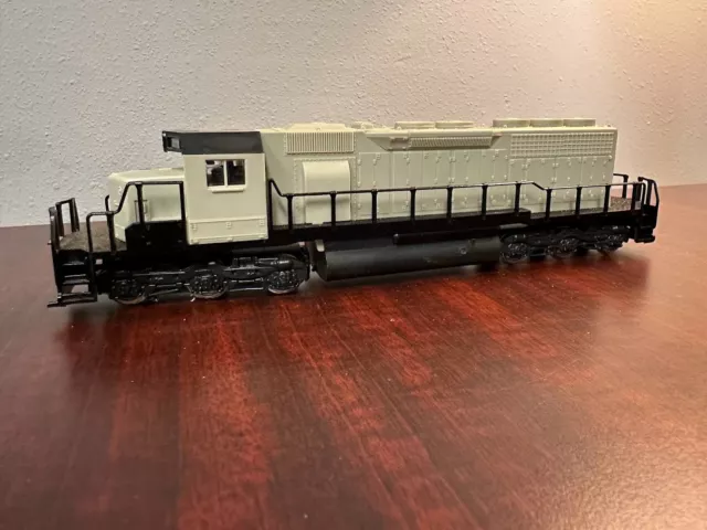 HO Scale GSB Rail Undecorated SD 40-2 Diesel Locomotive