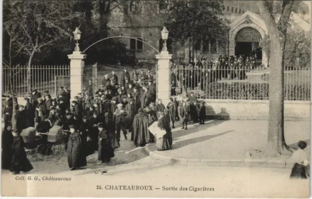 CPA AK Chateauroux Sortie des Cigarieres FRANCE (1170679)