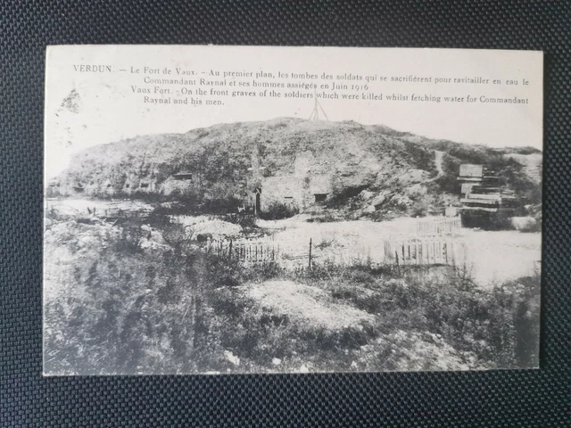 CPA 55 VERDUN - Au Premier Plan - Les Tombes des Soldats