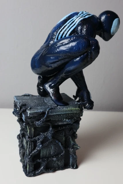 MARVEL Statue Symbiote Spider-Man Premium Format Sideshow