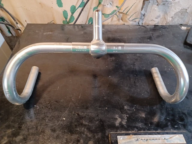 Vintage Cinelli Giro D'italia 64-40 Handlebar and 90mm Cinelli stem.