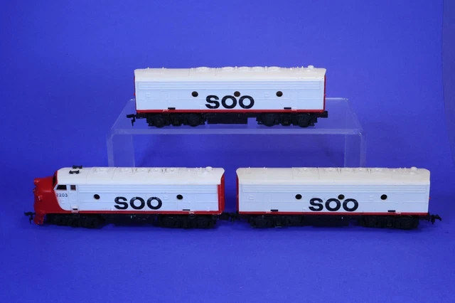 Lot of 3 Life-Like HO Soo Line Unpowered F7A & F7B Dummy Diesel Engines 2203