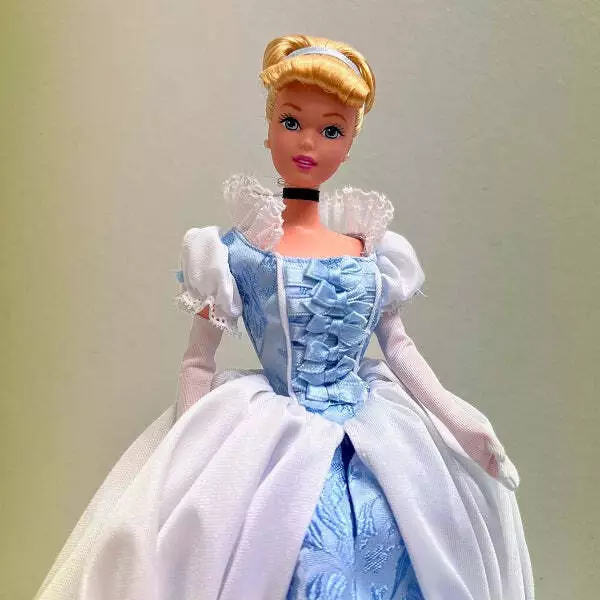 Walt Disneys Cinderella 50th Anniversary Doll 1999