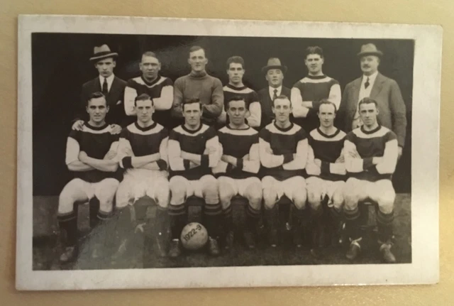Burnley Team Trade Card by Chums 1922 Series Football Teams Card No. 9