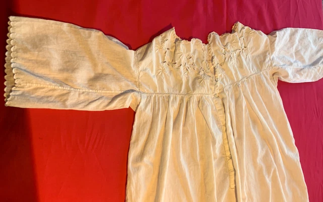 Chemise de nuit ancienne avec dentelle brodée main XIXe,antique nightgown/4688M2