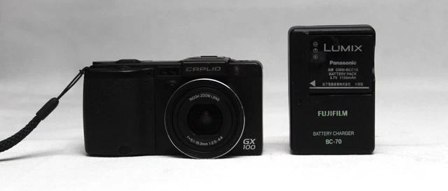 Ricoh Caplio GX100 10.0MP Digital Camera  ( TESTED )