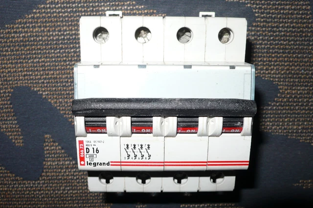 Disjoncteur Différentiel Tétrapolaire Merlin Gerin 16A 30mA - Occasion, Made In France