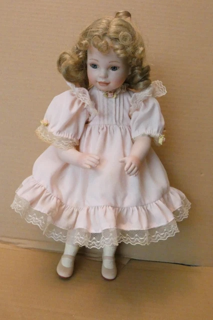 Poupée de collection porcelaine Mundia EVA ed limitée - Collection