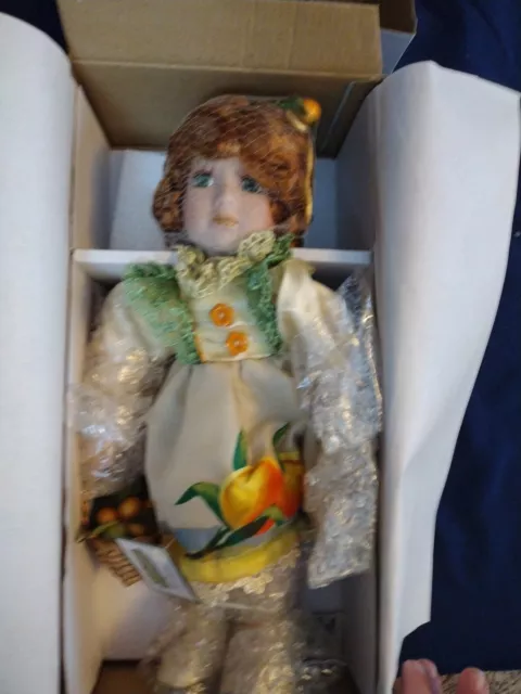 heritage signature collection porcelain doll Peaches 12438