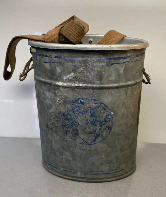 Vintage . Black Oval Bait Bucket Galvanized Minnow Bucket Wood Handle 
