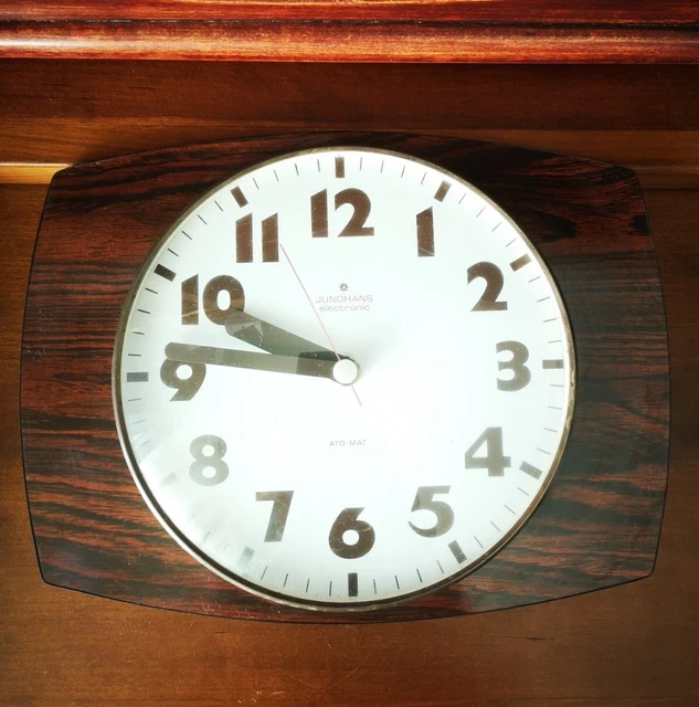 Très rare horloge murale Junghans - Acier, Bois, Laiton