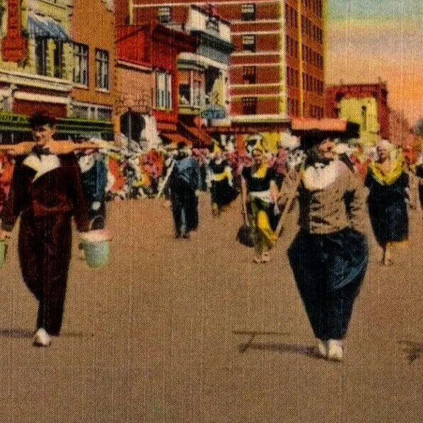 c1940's Postcard Street Scrubbers on Parade Tulip Time Holland Michigan A28