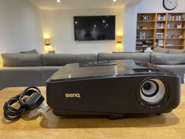 BenQ MW519 Home Cinema Projector HD WXGA 2,800 Lumens HDMI Just 468 Hours Use