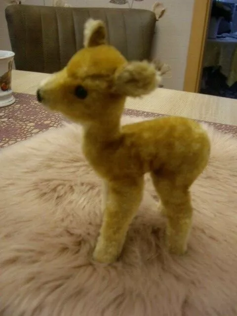 Kleines Steiff Bambi Höhe 18 cm Breite 10 cm Mohair leider ohne Fahne und Knopf 