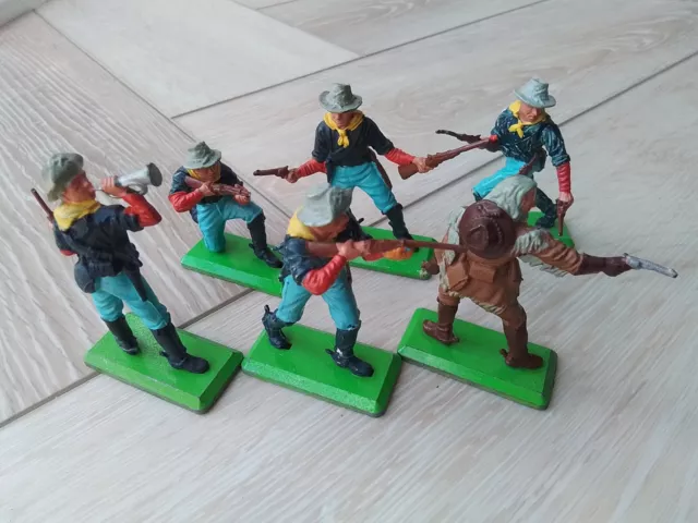 Britains Deetail Toy Soldiers - 7th Cavalry with 6 poses.