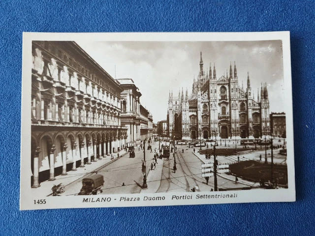 Cartolina non Viaggiata Milano Piazza Duomo e Portici Settentrionali con Tram