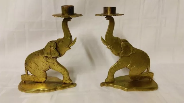 Paire De Bougeoirs " Éléphants " En Laiton Doré