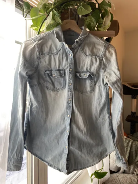 Distressed HOLLISTER Button Down Light Wash Blue Denim Shirt Women's Size Small